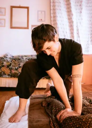 Photo numéro 6 de la galerie de Camelia Massages (Camille Bonneville) : Masseur bien-être à Saint-Jean-Froidmentel. Prendre RDV