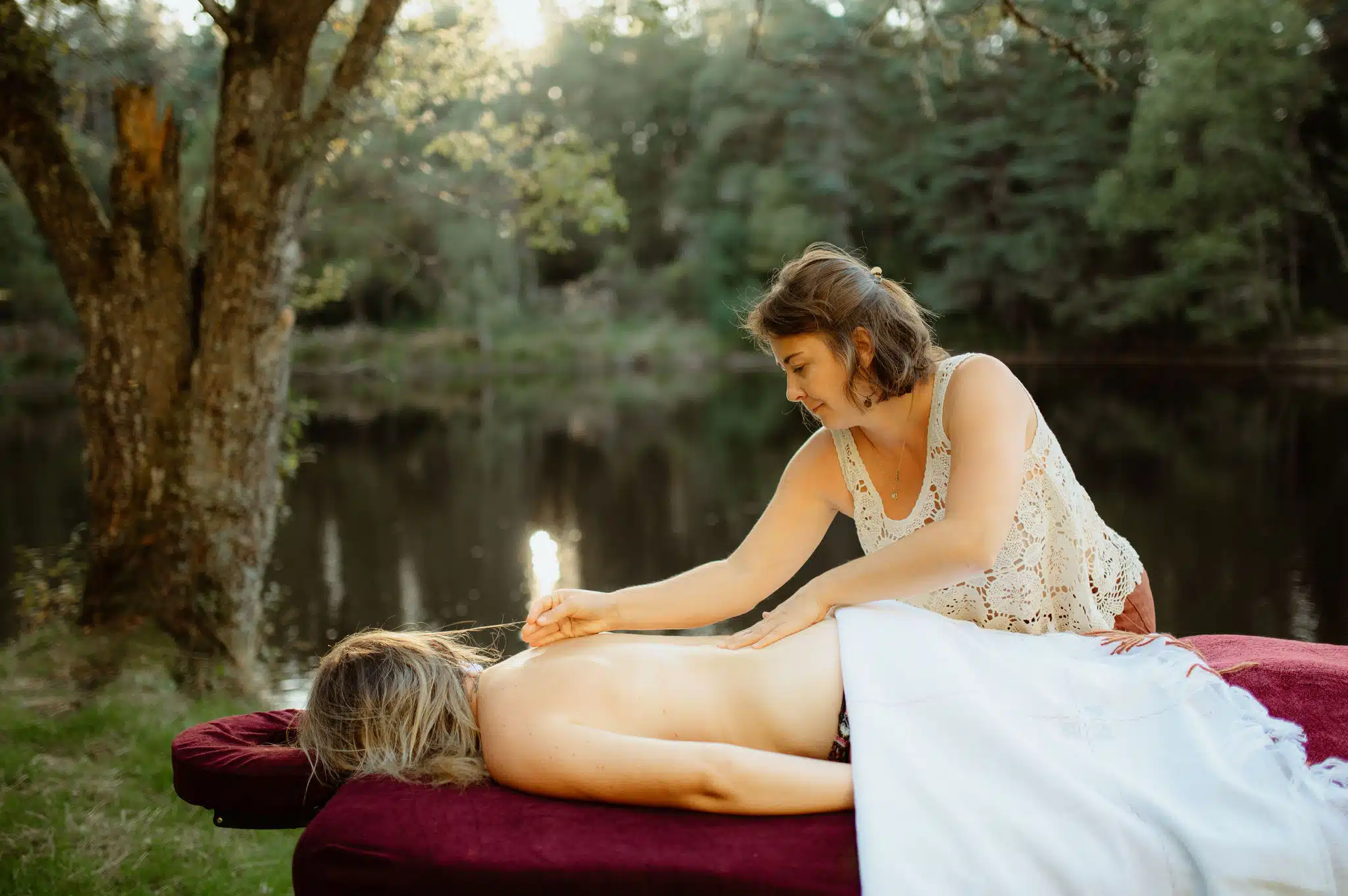 Photo numéro 3 de la galerie de Héloïse Palhier : Masseur bien-être à Saint-Julien-Chapteuil. Prendre RDV